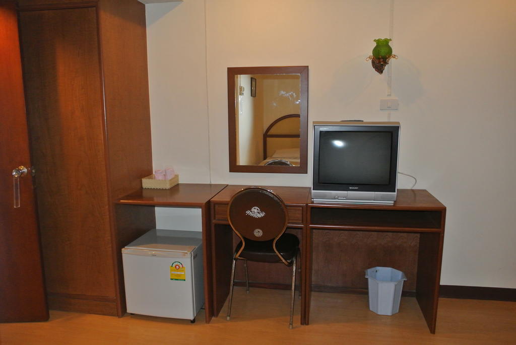 Supak Hotel Kalasin Habitación foto